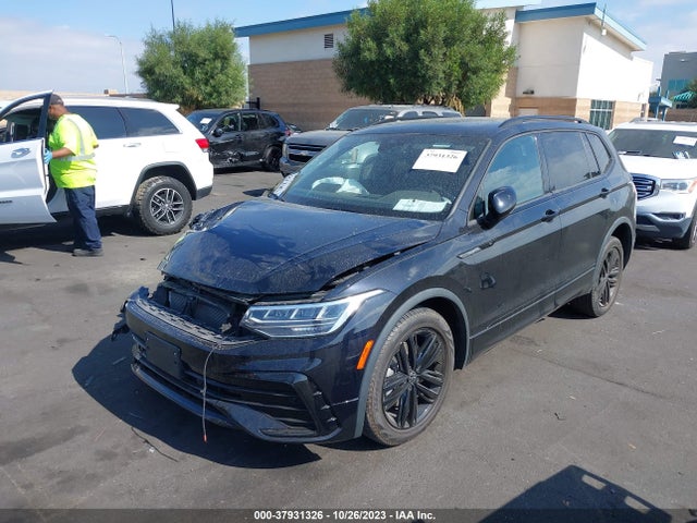 3VVCB7AX4NM053317 Volkswagen Tiguan Se R-line Black