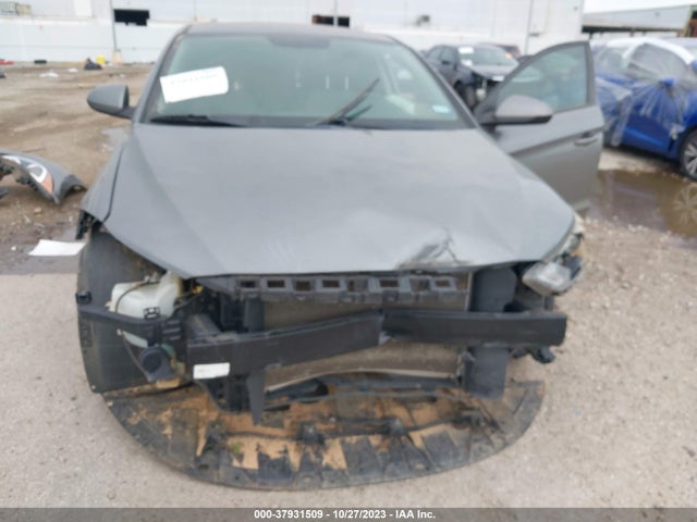 2018 HYUNDAI ELANTRA SE VIN: 5NPD74LF9JH283331