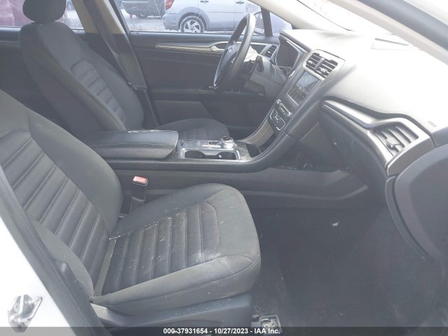 3FA6P0HD0HR145473 Ford FUSION SE