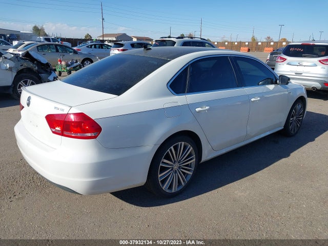 1VWBS7A32FC044073 Volkswagen Passat 1.8t Sport
