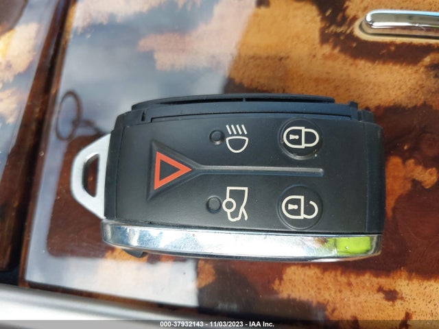 2010 JAGUAR XF SAJWA0GB7ALR55071 Photo 10