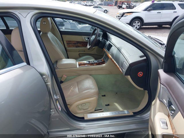 2010 JAGUAR XF SAJWA0GB7ALR55071 Photo 4