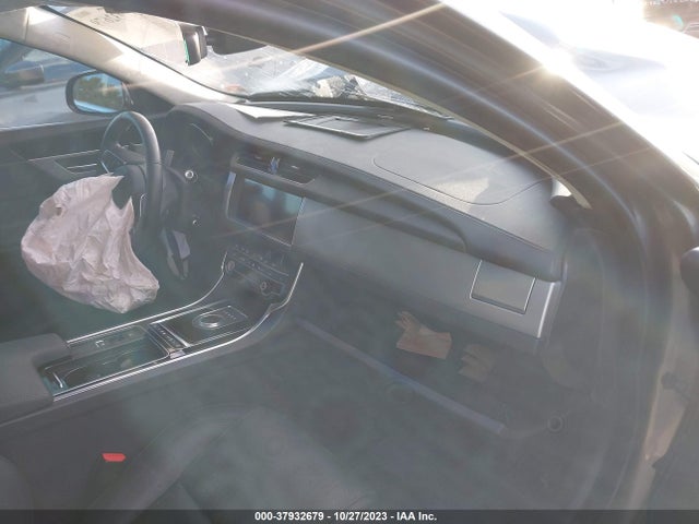 2020 JAGUAR XF  SAJBK4FX1LCY85103 Photo 4