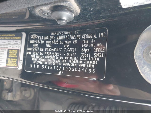 2011 KIA SORENTO LX VIN: 5XYKT3A19BG044696
