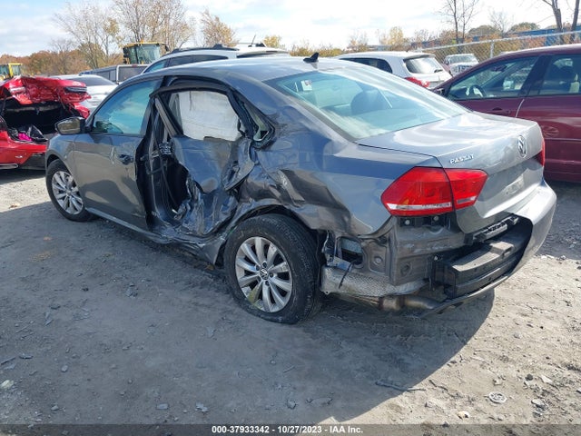 1VWAT7A39FC048517 Volkswagen Passat 1.8t Wolfsburg Edition
