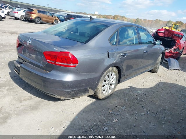 1VWAT7A39FC048517 Volkswagen Passat 1.8t Wolfsburg Edition