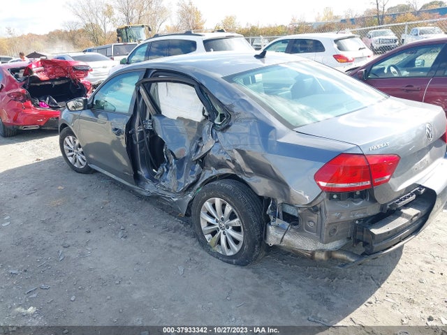 1VWAT7A39FC048517 Volkswagen Passat 1.8t Wolfsburg Edition
