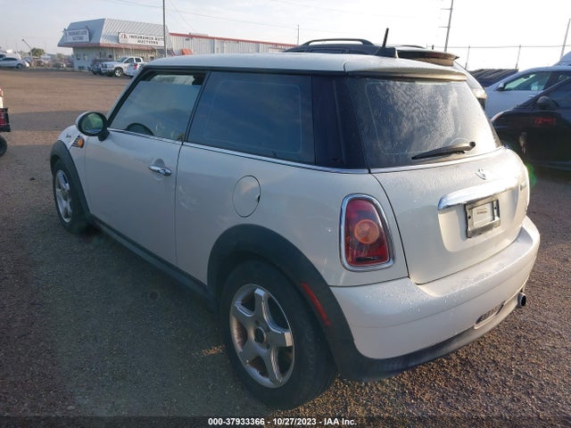 2009 MINI COOPER HARDTOP WMWMF33569TT69799 Photo 2