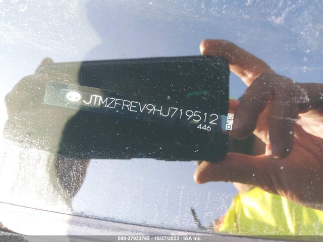 Toyota RAV4 LE 2017 JTMZFREV9HJ719512 Image 9