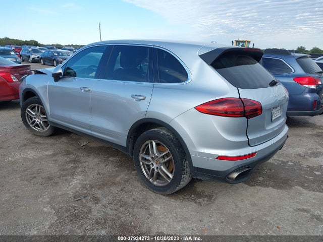 2016 PORSCHE CAYENNE WP1AA2A26GKA11322 Photo 2