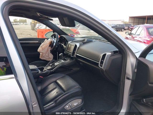 2016 PORSCHE CAYENNE WP1AA2A26GKA11322 Photo 4