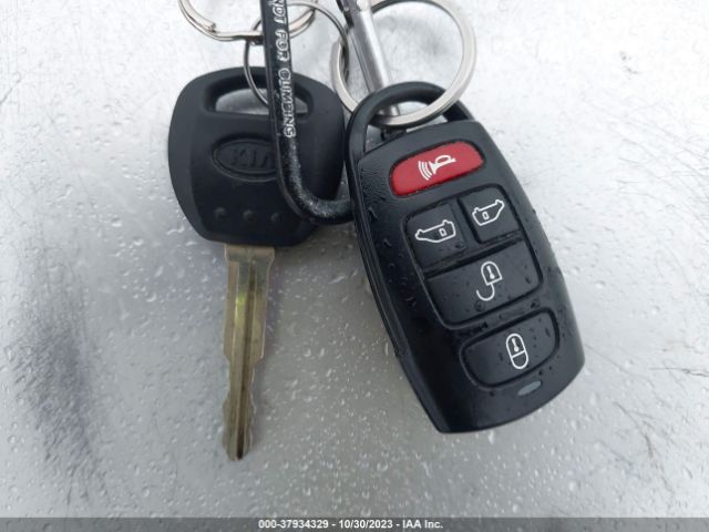 KNDMG4C74E6565224 KIA SEDONA LX