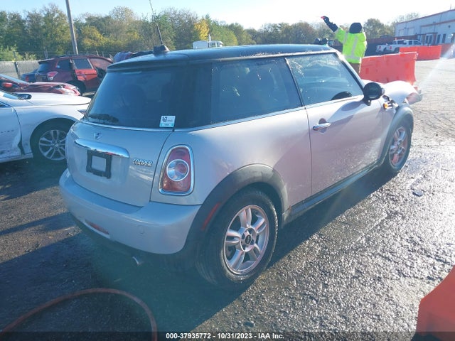 2013 MINI HARDTOP WMWSU3C59DT679323 Photo 3