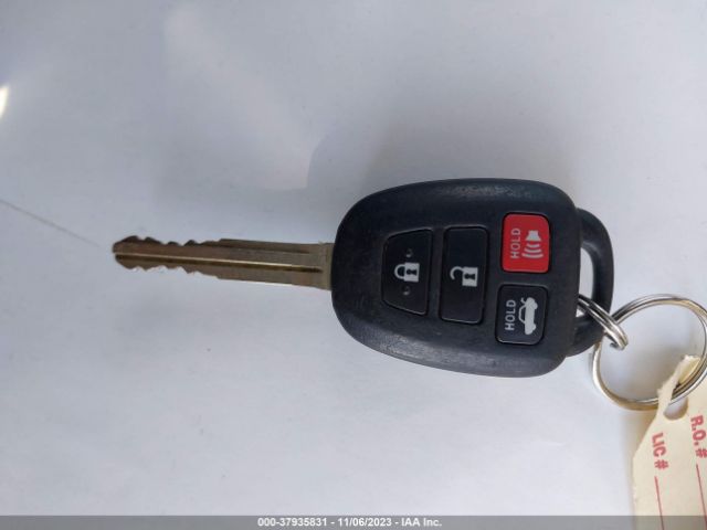 2T1BURHE3HC751502 Toyota COROLLA LE