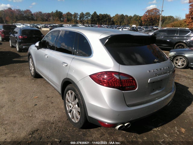 2011 PORSCHE CAYENNE WP1AC2A23BLA81051 Photo 2