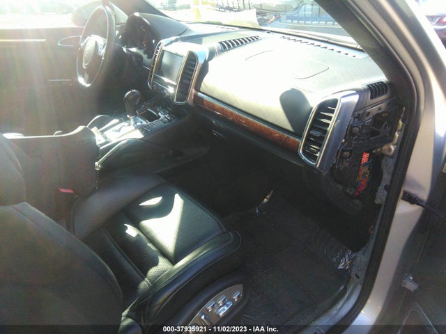 2011 PORSCHE CAYENNE WP1AC2A23BLA81051 Photo 4