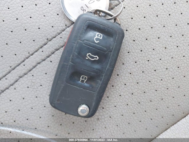 1VWBA7A39JC028786 Volkswagen Passat 2.0t Se