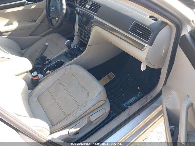 1VWBA7A39JC028786 Volkswagen Passat 2.0t Se
