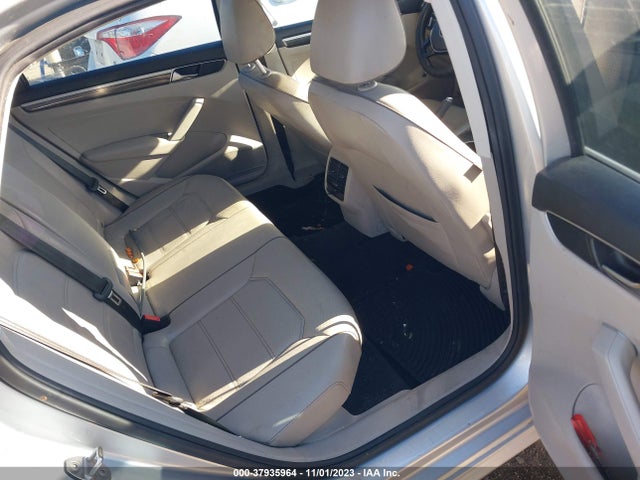 1VWBA7A39JC028786 Volkswagen Passat 2.0t Se