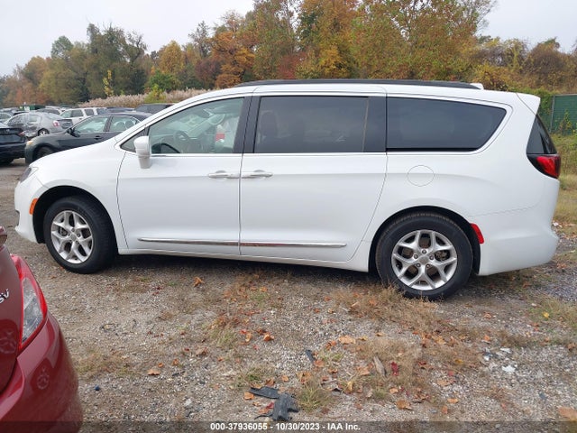 2C4RC1BG6HR810233 Chrysler Pacifica Touring-l