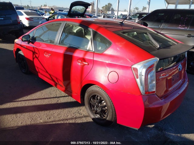 Toyota Prius Three 2014 JTDKN3DU8E1764916 Image 3