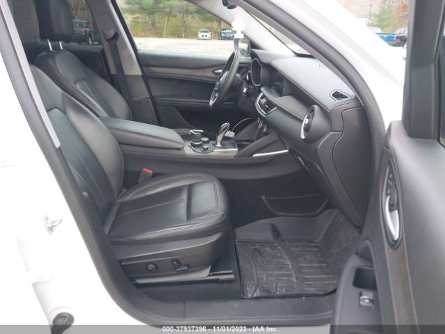 2018 ALFA ROMEO STELVIO ZASFAKBN0J7C14904 Photo 4