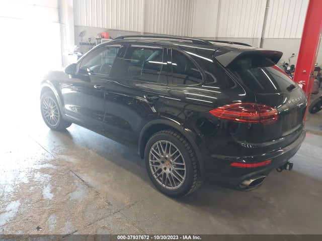 2016 PORSCHE CAYENNE WP1AA2A23GKA12749 Photo 2