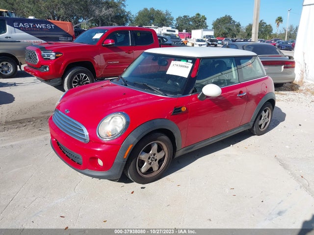 2011 MINI COOPER HARDTOP WMWSU3C57BT099713 Photo 1