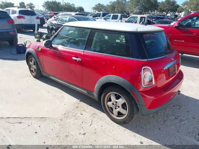 2011 MINI COOPER HARDTOP WMWSU3C57BT099713 Photo 2