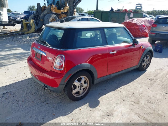 2011 MINI COOPER HARDTOP WMWSU3C57BT099713 Photo 3