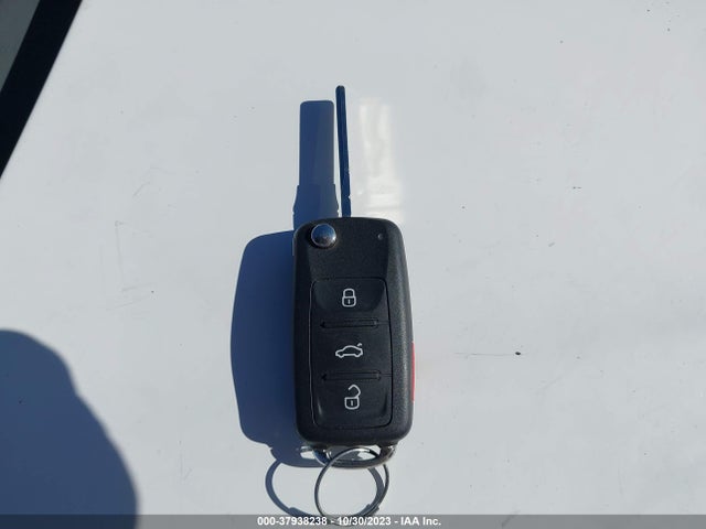 2013 VOLKSWAGEN JETTA SEDAN SE VIN: 3VWDP7AJ4DM444530