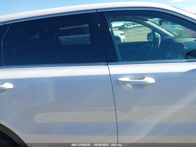 2022 KIA SORENTO LX VIN: 5XYRGDLCXNG121555