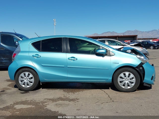 Toyota Prius C Two 2014 JTDKDTB32E1081655 Image 31
