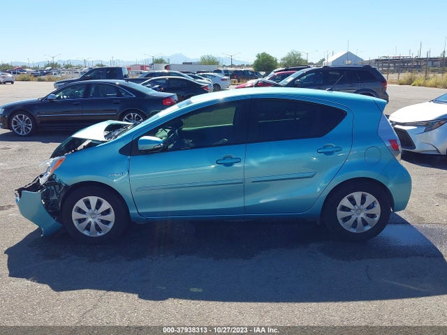 Toyota Prius C Two 2014 JTDKDTB32E1081655 Image 32