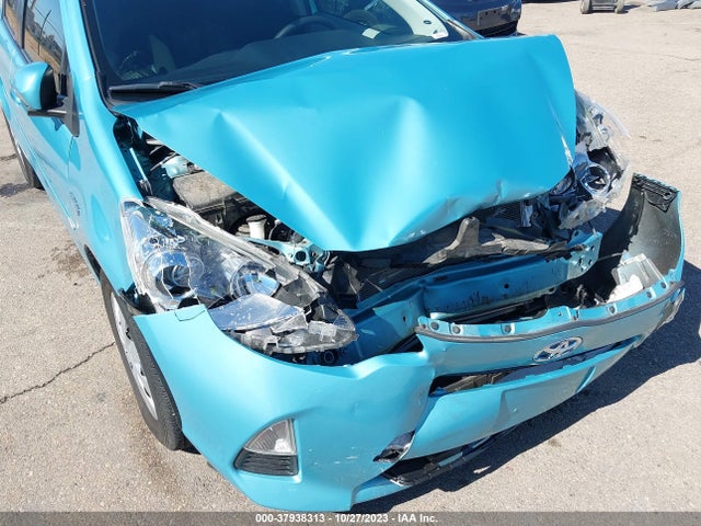 Toyota Prius C Two 2014 JTDKDTB32E1081655 Image 24