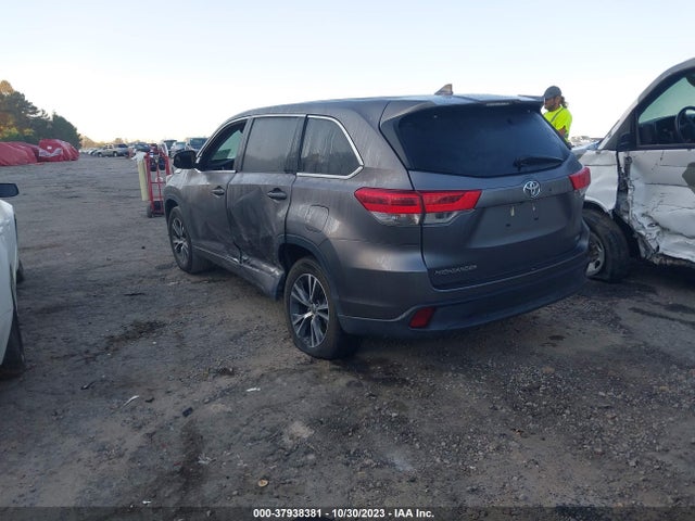 2018 TOYOTA HIGHLANDER LE PLUS VIN: 5TDZZRFH8JS270803