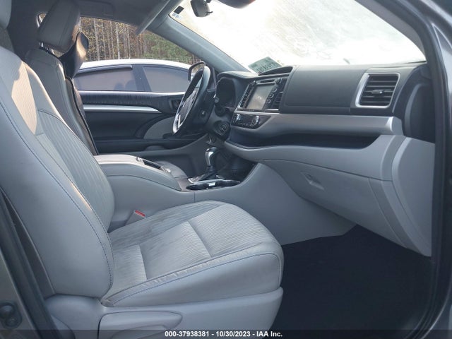 2018 TOYOTA HIGHLANDER LE PLUS VIN: 5TDZZRFH8JS270803