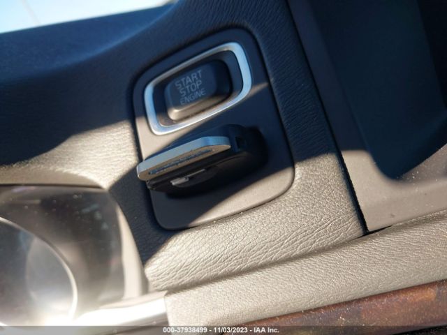 2016 VOLVO XC70 YV4612NK6G1249014 Photo 10