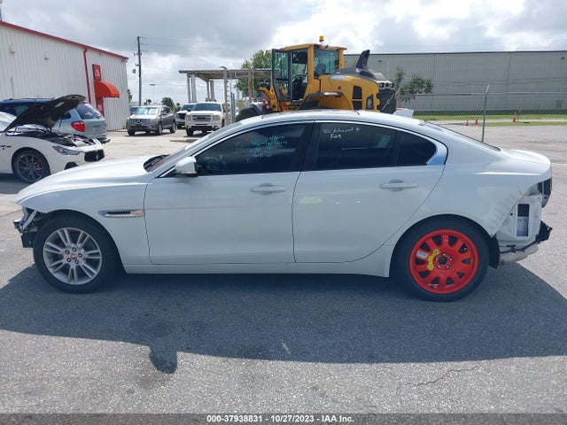 Jaguar Xe 25t Premium 2018 SAJAJ4FX2JCP21371 Image 14