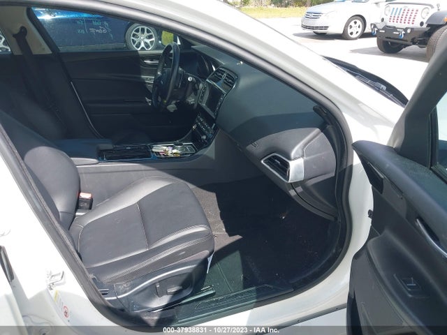 2018 JAGUAR XE SAJAJ4FX2JCP21371 Photo 4