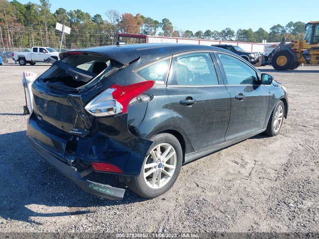 Ford FOCUS SE 2015 1FADP3K29FL233286 Image 4