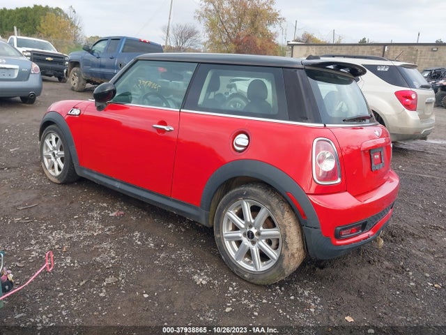 2011 MINI COOPER HARDTOP WMWSV3C59BTY24757 Photo 2
