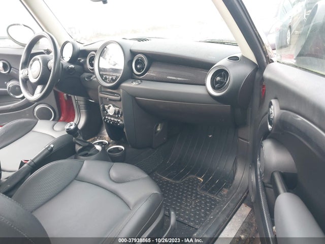 2011 MINI COOPER HARDTOP WMWSV3C59BTY24757 Photo 4