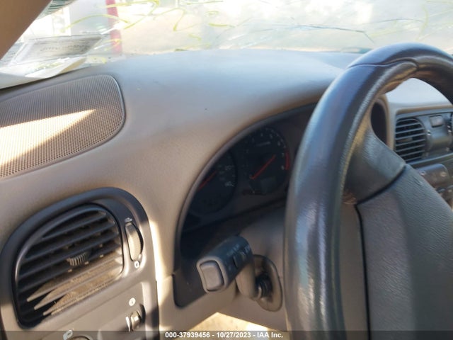 2004 VOLVO V40 VIN: YV1VW27504F091852
