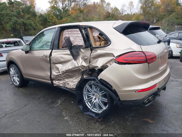2016 PORSCHE CAYENNE WP1AB2A22GLA97025 Photo 2