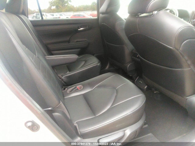 Toyota Highlander Xle 2021 5TDGZRAH4MS516829 Image 8