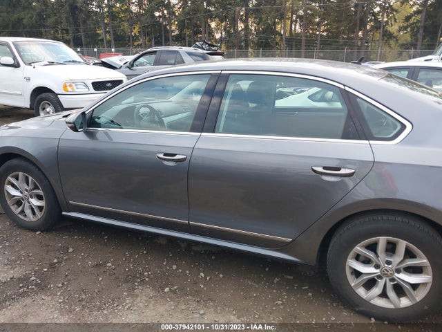 1VWAT7A34HC016903 Volkswagen Passat 1.8t S