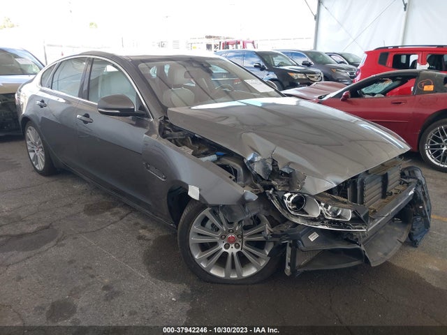 2018 JAGUAR XF SAJBK4FX5JCY69600 Photo 0
