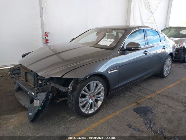 2018 JAGUAR XF SAJBK4FX5JCY69600 Photo 1