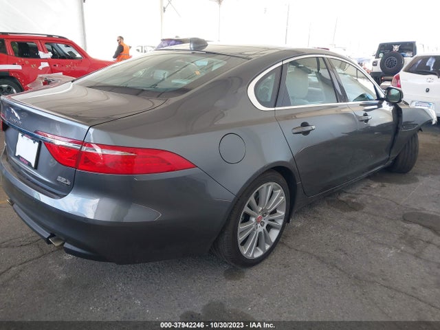 2018 JAGUAR XF SAJBK4FX5JCY69600 Photo 3